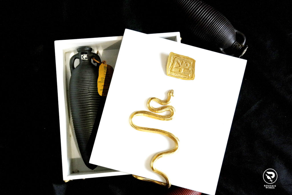 Sculptural details of the presentation